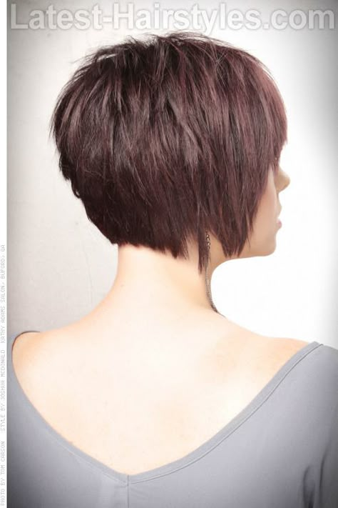 Side back Textured bob. Short Haircut with Volume and Texture Back View Bob Pendek, Aline Bob, Kort Bob, Κούρεμα Bob, Short Choppy Haircuts, Choppy Haircuts, Choppy Bob Hairstyles, Short Choppy Hair, Short Pixie Haircuts