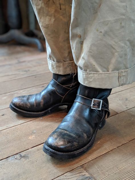 A Deep Look at Tokyo's CLINCH: a Very Rare Bootmaker Indeed | Stitchdown Americana Fashion Men, Engineer Boots Men, Monkey Boots, Boots Men Outfit, Shoe Repair Shop, Old Boots, Engineer Boots, Boots Patterns, Handmade Boot