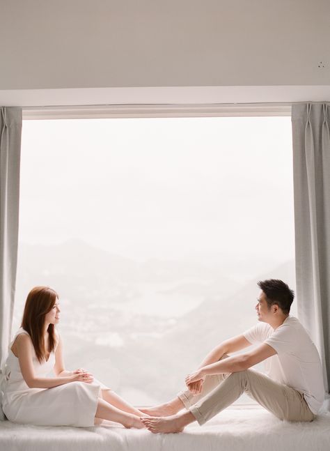 Homey Prewedding Ideas, Unique Prenup Ideas, Prenup Photoshoot Ideas Indoor, Home Prewedding Photo Ideas, Indoor Prewedding Concept Casual, Unique Prewedding Concept, Prewedding Home, Prenup Poses Ideas, Korean Prewedding Photography Casual