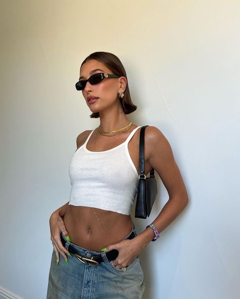 Hayley Bieber Sunglasses, Gucci Oval Sunglasses, Boujee Casual Outfits, Oval Sunglasses Outfit, Hailey Bieber Sunglasses, Hailey Bieber Coachella, Hailey Outfits, Hailey Bieber Instagram, Sunglasses Aesthetic