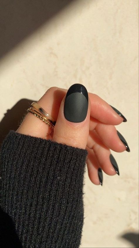 Top Fall Nail Colors: Inspiring 16 Ideas for Black Nails - women-club.online Matte And Shiny Nails Design, Nail Matte, Custom Press On Nails, Matte Black Nails, Silky Skin, Casual Nails, Black Nail Designs, Luxury Loft, Nail Length