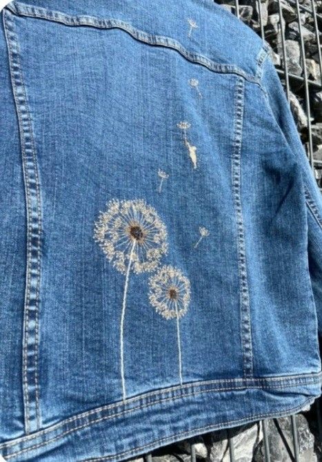 Denim Jacket Embroidery, Embroidery Jeans Diy, Clothes Embroidery Diy, Denim Embroidery, Embroidered Denim Jacket, Denim Crafts, Embroidery On Clothes, Cute Embroidery, Denim Diy