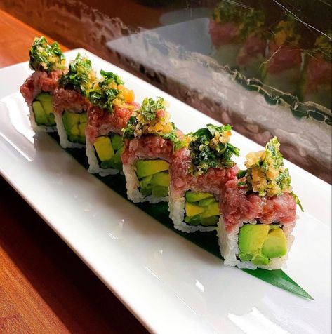 Sushi Catering, Japanese Food Photography, Sushi Buffet, Raw Sushi, Sushi Recipes Homemade, Sushi Recipe, Gourmet Appetizers, Sushi Platter, Vegan Sushi