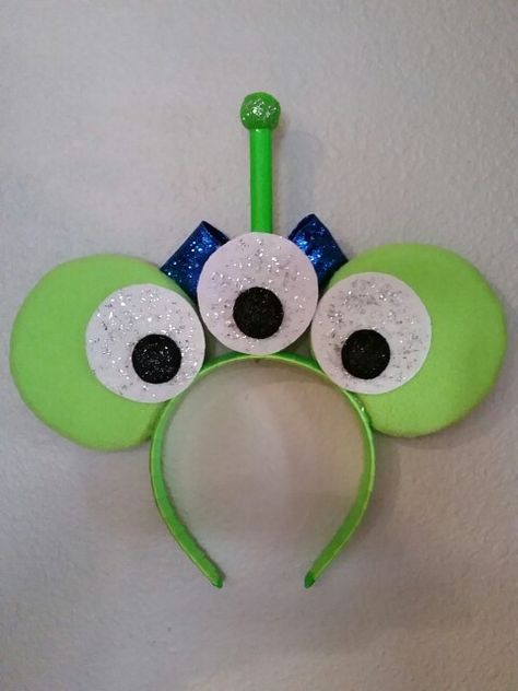 Toy Story Alien ears Toy Story Alien Headband Diy, Diy Toy Story Alien Headband, Toy Story Alien Costume Diy Headband, Disfraz Alien Toy Story, Toy Story Alien Disneybound, Toy Story Alien Mask, Alien Toy Story Headband, Toy Story Alien Headband, Alien Antenna Headband