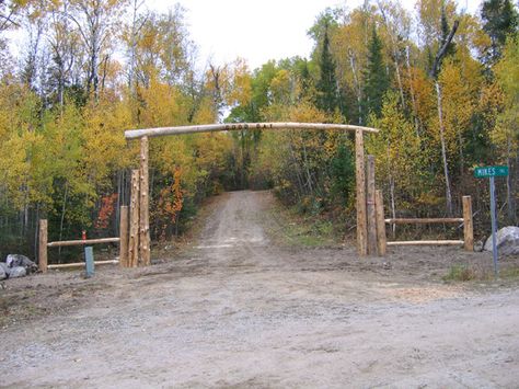 driveway Amazing Driveways, Circle Driveway, Rustic Staircase, Farm Entrance, Driveway Entrance Landscaping, Northern White Cedar, Yard Furniture, City Farm, Driveway Entrance