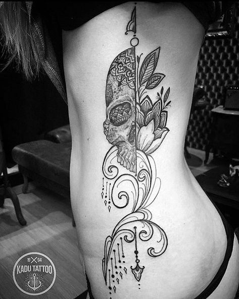 Skull with mandala side tattoo - 50 Rib Tattoos for Girls <3 <3 Feather Rib Tattoos, Rib Tattoos For Girls, Cross Rib Tattoos, Girl Rib Tattoos, Flower Tattoo On Ribs, Side Tattoos Women, Tattoo Pierna, Cage Tattoos, Rib Tattoos For Women