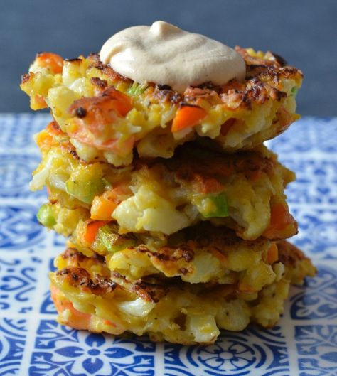 Cauliflower Carrot Recipes, Healthy Delicious Lunch, Carrot Fritters, Recipe Cauliflower, Veg Meals, Plum Pie, Cauliflower Potatoes, One Happy Camper, Vegan Cauliflower