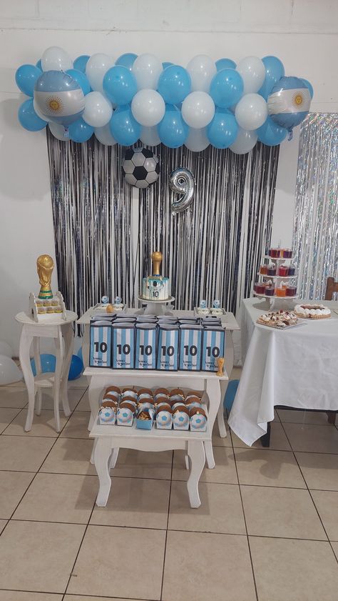 Cumple 9 de argentina Argentina Themed Party, Messi Birthday Cake Argentina, Argentina Decorations Ideas, Argentina Birthday Theme, Argentina Party Decorations, Messi Birthday Party Ideas Argentina, Messi Bday Party, Messi Party Decorations, Messi Party Ideas