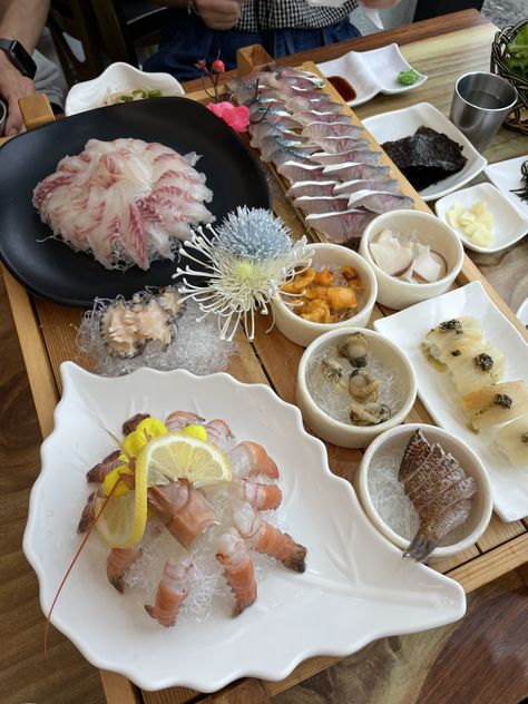 seafood feast... #jeju #Korea #seafood #summer #island Jeju Island Food, Jeju Aesthetic, Seogwipo Jeju, Jeju Island South Korea, Seafood Feast, Grad Trip, Summer Island, Island Food, Jeju Island