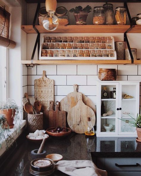 Hippie Kitchen Ideas, Practical Magic Kitchen, Apartment Loft Ideas, Hippie Kitchen, Practical Magic House, Magic Kitchen, Kitchen Goals, Scandinavian Kitchen, Practical Magic