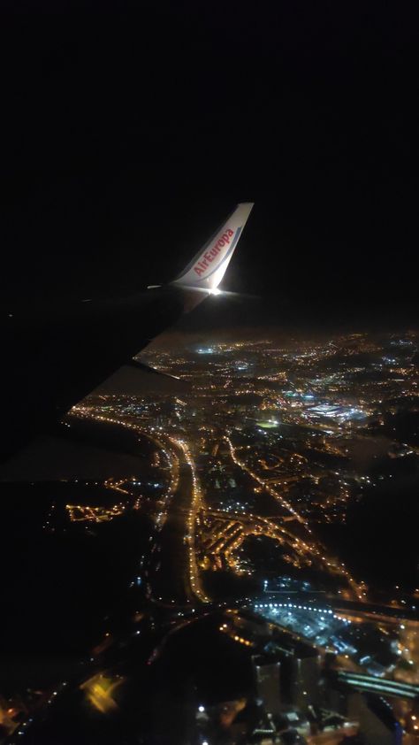 Late Night Flight Aesthetic, Night Travel Aesthetic, Night Flight Aesthetic, Late Night Flight, Airport Aesthetics, Aesthetic Traveling, Plane Aesthetic, Travel Plane, Dream Life Goals