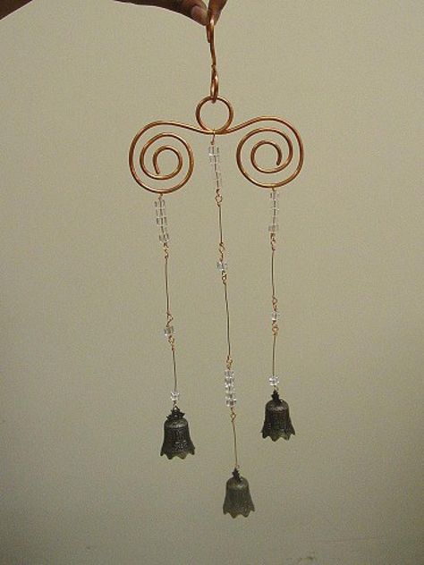 10 Homemade Wind Chime Ideas and Projects - My List of Lists Wind Chime Earrings, Wind Spinners Diy How To Make, Handmade Wind Chimes Crafts, Windchime Craft, Homemade Wind Chimes, Handmade Windchimes, Diy Windchimes, List Of Lists, Windchimes Diy