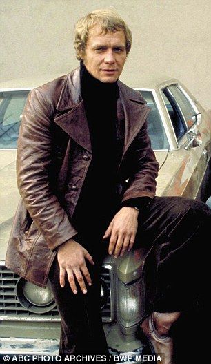 Starsky & Hutch star David Soul cuts a casual figure and totes a walking stick in London David Jones Angel Tree Topper, Starsky And Hutch Car, David Soul Hutch, Paul Stanley Starchild, Detective Noir, Starsky And Hutch, Martin Shaw, Paul Michael Glaser, David Soul