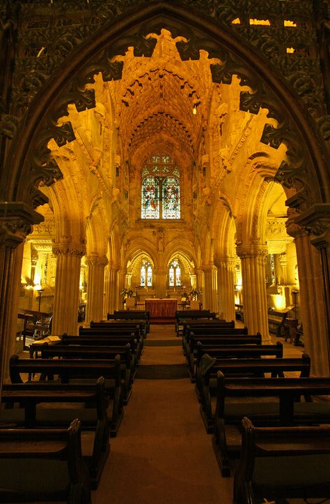 Rosslyn Chapel, Scotland - lit a candle for my late grandfather who was a honored patron of the entire city and a resident and patron of Roslin. Tartarian Architecture, Rosslyn Chapel, Catholic Churches, Famous Castles, Religious Architecture, Country Church, Old Churches, Cathedral Church, Sacred Places