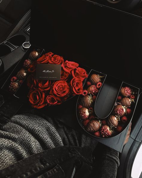 Valentine Day Ideas For Him, Chocolate Gifting Ideas, Presents From Boyfriend, Gifting Business Ideas, Birthday For Men, Chocolate Covered Strawberries For Him, Gifts Box For Boyfriend, Gifts With Chocolate, Men’s Gifts