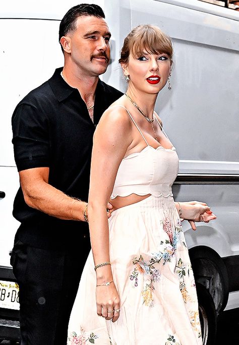 taylor swift and travis kelce Travis Kelce Girlfriend, Taylor Swift And Travis Kelce, Taylor And Travis Aesthetic, Taylor Swift X Travis Kelce, Taylor Swift With Travis Kelce, Taylor Swift And Travis Kelce Super Bowl, Taylor Swift Boyfriends, Did Taylor Swift And Travis Kelce Break Up, Travis Kelce