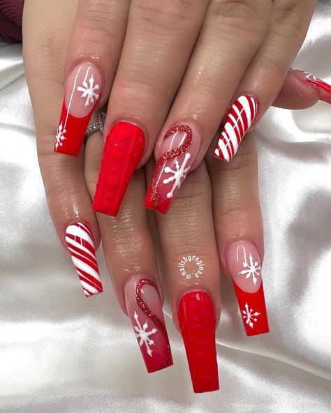 Christmas Nail Designs Acrylic, Pedi Designs, Nail Pics, Hippie Nails, Diy Acrylic Nails, Cute Christmas Nails, Sweater Nails, Colored Acrylic Nails, Mario Nintendo