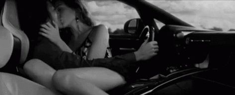 Couple In Car, Car Gif, Anime Kiss Gif, Big Kiss, A Discovery Of Witches, Black And White Love, Beautiful Dark Art, Aesthetic Gif, Scandal