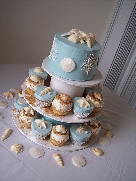 Pretty baby blue, white, and "sand" cake/cupcake tower Beach Wedding Cupcakes, Ocean Cupcakes, Beach Cupcakes, Beach Theme Wedding Cakes, Cupcake Tower Wedding, Beach Cakes, Beach Wedding Cake, Themed Wedding Cakes, Cupcake Tower