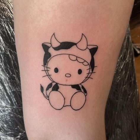 Cute Tattoos Hello Kitty, Grunge Hello Kitty Tattoo, Matching Hello Kitty Tattoos Couple, Y2k Tattoo Ideas Hello Kitty, Cow Cat Tattoo, Hello Kitty Kuromi Tattoo, Sanrio Characters Tattoo, Hello Kitty And Kuromi Tattoo, Matching Sanrio Tattoos