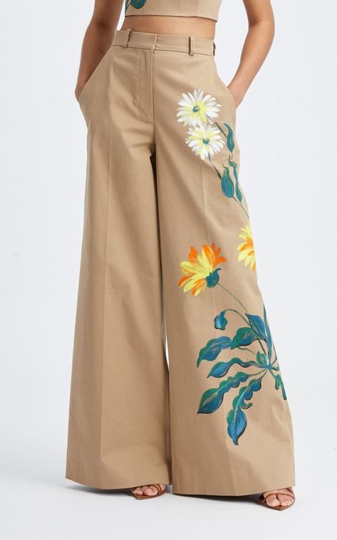 High-Rise Wide-Leg Hand-Painted Pant by Oscar de la Renta | Moda Operandi Fabric Painting On Clothes, Hand Painted Dress, Hand Painted Clothing, Painted Clothes, Spring Fashion Trends, Floral Pants, Looks Chic, Wide Leg Trousers, Stylish Dresses