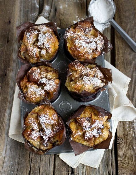 Bread Pudding Muffins, Easy Bread Pudding, Bread Pudding Easy, Warm Desserts, Sweet Breakfast Treats, Muffin Tin Recipes, Muffin Bread, Bread Pudding Recipe, Dessert Candles