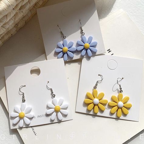 Fimo Jewelry Diy, Aesthetic Clay Earrings, Clay Earrings Aesthetic, Polymer Clay Easy, Flower Clay Earrings, Polymer Clay Flower Earrings, Anting Manik, Diy Earrings Easy, Small Drop Earrings