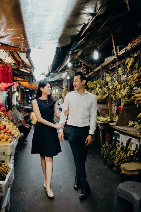 Suci + Maulana by PixlPopr Street Prewedding, Foto Akad, Ide Prewedding, Minimalist Couple, Prewedding Ideas, Narrative Photography, Pre Wedding Photoshoot Outfit, Wedding Photo Studio, Pre Wedding Photoshoot Outdoor