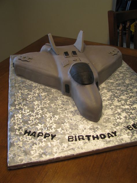 F-22 cake Jet Plane Cake, Jet Cake, Jet Birthday Cake, Plane Cake For Men, Fighter Jet Cake, Airplane Shaped Cake, Cake With Airplane Design, Planes Birthday Cake, Airplane Birthday Cakes