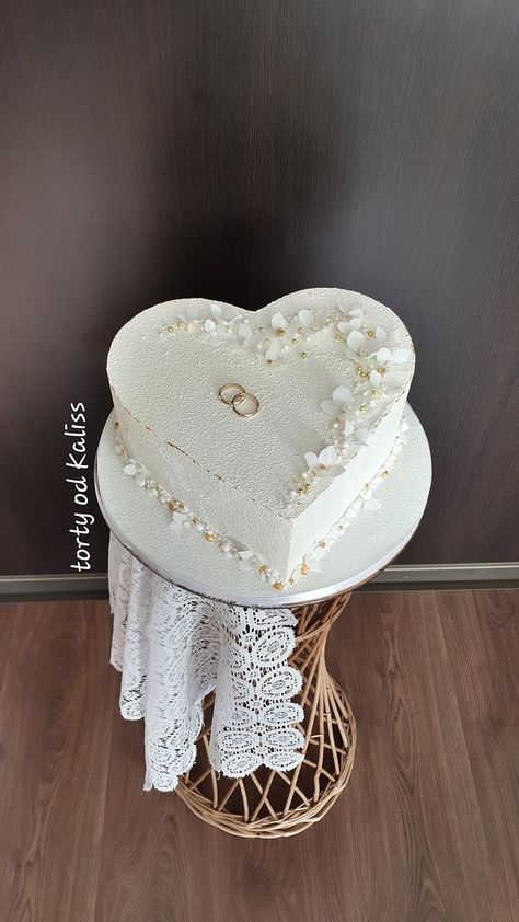 Heart Wedding Cake Designs, Cake Decorating Engagement, Heart Shaped Cakes Wedding, Heart Engagement Cake, Heart Shaped Engagement Cake, Heart Shaped Wedding Cakes Simple, Love Heart Wedding Cake, 2 Tier Heart Shaped Wedding Cake, Heart Shape Cake Designs For Anniversary