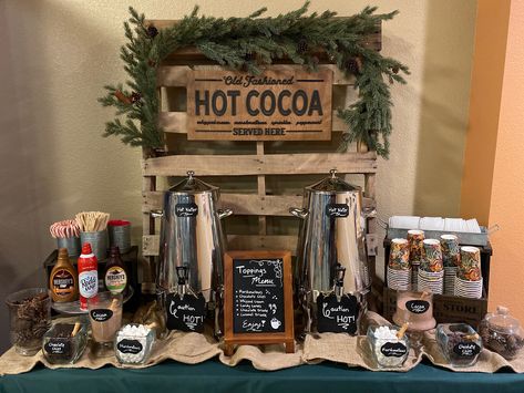 Hot Cocoa Station Wedding, Rustic Hot Cocoa Bar, Hot Cocoa Wedding Bar, Hot Cocoa Bars, Coffee Bar In Kitchen, Fall Hot Chocolate, Coffee Bar At Home, Hot Chocolate Bar Party, Coffee Bar Party