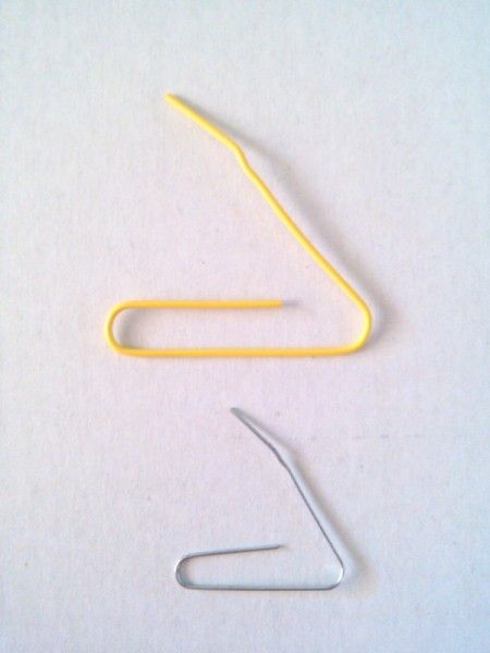 DIY Paper Clip Barbie Clothes Hangers | ThriftyFun Paperclip Crafts, Doll Clothes Hangers, Barbie Diy Accessories, Clothes Hangers, Barbie Diy, Kids Games, Barbie Furniture, Paper Clips, Dolls Clothes