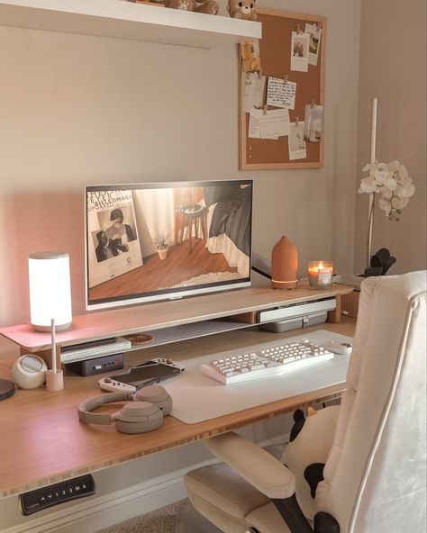 Office Multiple Monitors, Home Office Multiple Monitors, Cozy Gaming Desk, Wfh Desk Setup, Wfh Desk, Work Office Ideas, Wfh Office, Cozy Gaming, Office Aesthetic