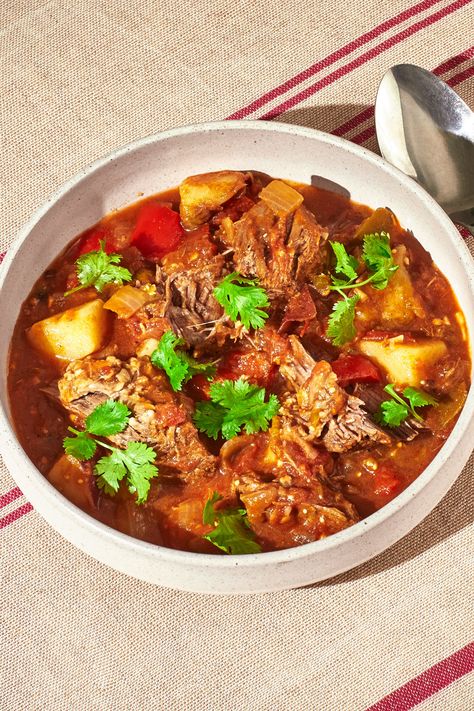 Puerto Rican Short Ribs, Beef Chuck Short Ribs, Guisada Recipe, Slow Cook Beef Stew, Boneless Ribs, Carne Guisada, Mexican Beef, Short Ribs Recipe, Breakfast Hash