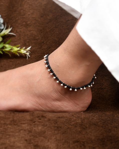 "who needs a soundtrack when you have ghungaru anklet.." Black Thread Anklet Silver, Anklet Photography, Bridal Foot Jewelry, Trendy Silver Jewelry, Silver Anklets Designs, Anklets Diy, Contemporary Silver Jewelry, Silver Payal, Peacock Crafts