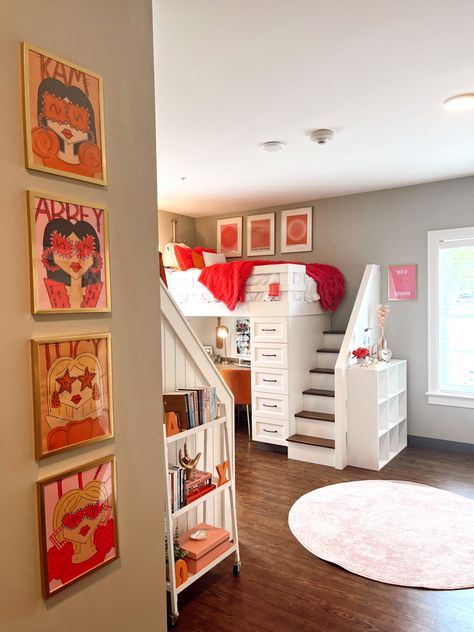 Room Designs Aesthetic, Dorm Room Designs Aesthetic, Orange Room Aesthetic, Black Dorm Room, Red Dorm, Sorority Room, Dorm Room Inspo, Pink Dorm Rooms, Designs Aesthetic