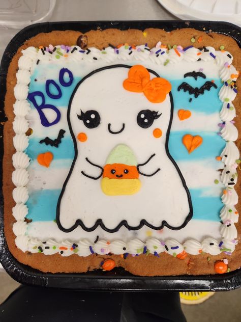 Halloween Cake Kids Birthday, Cupcake Cakes Halloween, Ghost Cookie Cake, Halloween Cookie Cake Ideas, Halloween Cookie Cake Designs, Halloween Sheet Cakes, Simple Halloween Cake Ideas, Halloween Sheet Cake Ideas, Halloween Cookie Cakes