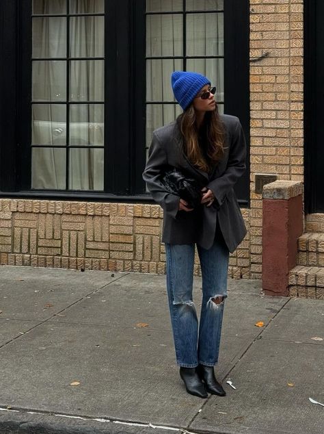 Blue Beanie Outfit, Beanie Outfit Aesthetic, Fall Beanies, London Vibes, Beanie Outfit, Blue Beanie, Neutral Outfit, The Outfit, City Girl