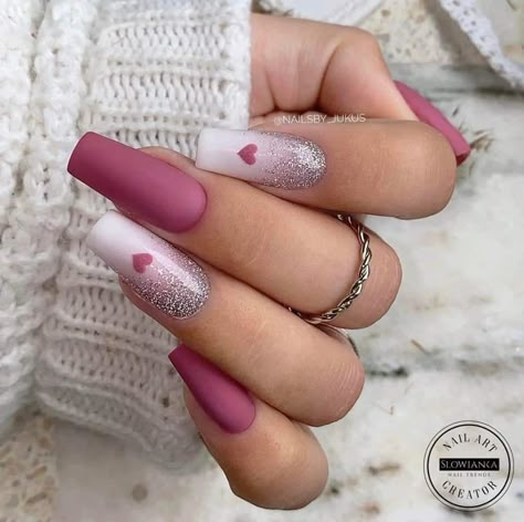 February Nails Acrylic Coffin, Coffin Valentine Nails Design, Valentine Acrylic Nail Designs, 2023 Valentine Nails, Love Heart Nails, Unghie Sfumate, February Nails, Nail Designs Valentines, Sparkle Nails