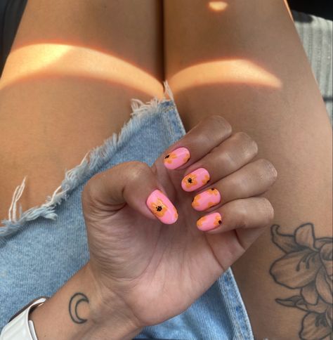 Rounded shape nails. Bright pink with orange flowers nails. Fall nails inspo. Summer nails inspo. Nails Inspo Orange, Pink Floral Nails, Pink And Orange Nails, Orange Nails, Orange And Pink, Floral Nails, Nails Inspo, Orange Flowers, Pink Nails