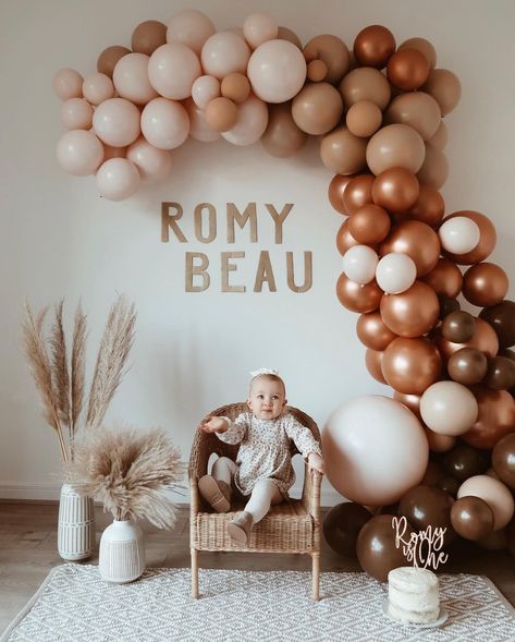 ROMY BEAU IS ONE TODAY ✨🎂🎈1st Birthday Decor! Minimalist First Birthday Boy, First Birthday Crib Balloons, Minimalist First Birthday Photoshoot, Minimalist 1st Birthday Photoshoot, Timeless First Birthday Photo, 1st Birthday Decor, Baby Girl Birthday Theme, Boys First Birthday Cake, Birthday Decorations At Home