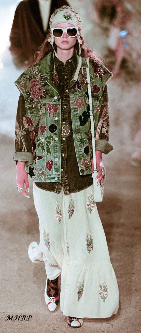 Gucci-resort-2019-vogue Gilet Outfit, Outfit Designer, Boho Wear, Fashion Week 2018, Couture Accessories, Mode Boho, Gucci Fashion, Street Style Chic, Italian Fashion Designers