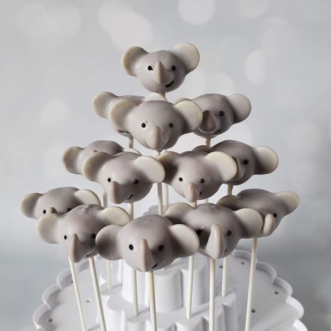 Elephant Cake Pops, Charcuterie Business, Theme Snack, Elephant Birthday Party, Elephant Cake, Elephant Baby Shower Boy, Elephant Cakes, Birthday Cake Pops, Elephant Baby Shower Theme