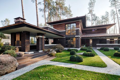 Prairie-House-08 | Дмитрий Кругляк | Flickr Frank Lloyd Wright Style, Robie House, Elegant House, Traditional Japanese Architecture, Prairie House, Prairie Style Houses, Building Layout, House Design Exterior, Hus Inspiration