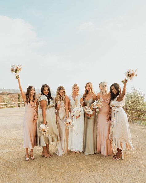 Blush Wedding Theme, Moss Wedding, Blush Wedding Inspiration, Mumu Wedding, Wedding Color Pallet, Mismatched Bridesmaids, Blush Bridesmaid Dresses, Mismatched Bridesmaid Dresses, Wedding Theme Colors