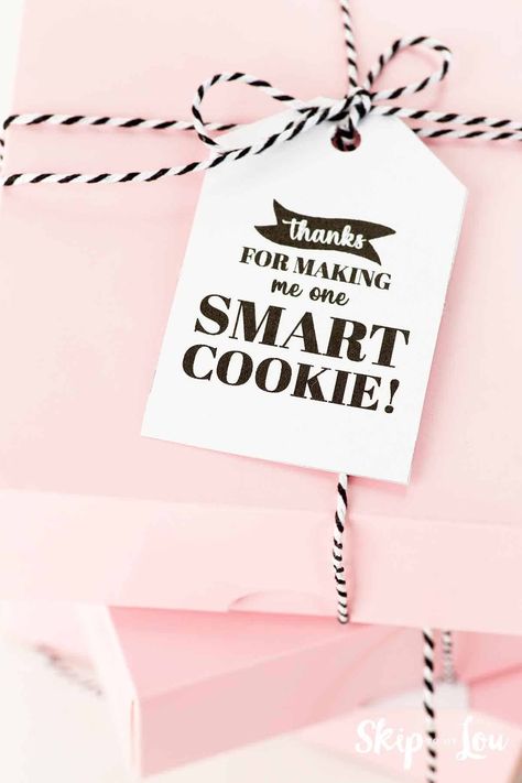 Cookie Puns Gift Ideas, Crumbl Cookie Teacher Appreciation, Thanks For Making Me One Smart Cookie, One Smart Cookie Free Printable, Smart Cookie Printable, Cookie Packaging Ideas, Mason Jar Cookie, Business Promotional Gifts, Customer Appreciation Gifts