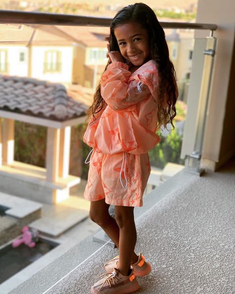 Royalty Brown, daughter of hip hop and R&B artist Chris Brown and model Nia Guzman. Chris Brown Kids, Ammika Harris, Royalty Brown, Chris Brown Daughter, Chris Brown Outfits, Chris Brown And Royalty, Kids Outfits Daughters, Chris Brown Videos, With Girlfriend