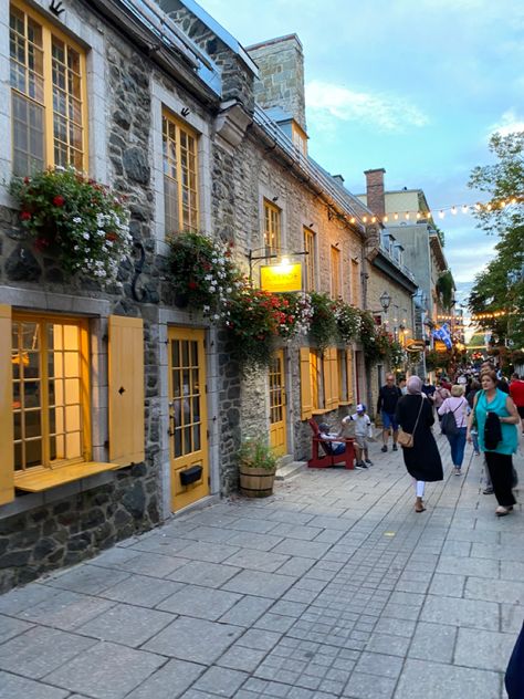 Quebec Aesthetic, Old Quebec, Manifestation Board, Aesthetic Travel, Quebec City, Montreal, New England, Bucket List, England