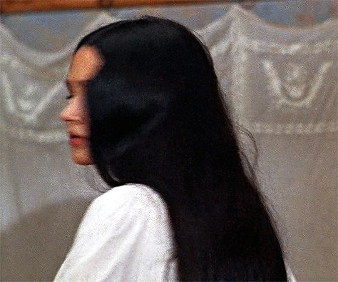 Juliet Capulet 1968 Aesthetic, Olivia Hussey Romeo And Juliet, Romeo And Juliet 1968 Olivia Hussey, Olivia Hussey Gif, Female Faceclaims Gif, Olivia Hussey Juliet, Roma Woman, Faceclaims Gif, Juliet Aesthetic