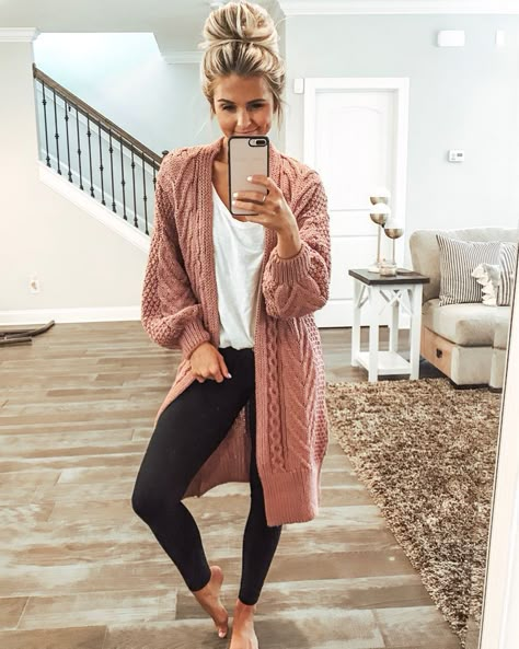 Pink Cardigan Outfit, Mode Tips, Cardigan Outfit, Cardigan Outfits, Cute Fall Outfits, Outfits Winter, Mode Inspo, Sporty Chic, Casual Winter Outfits